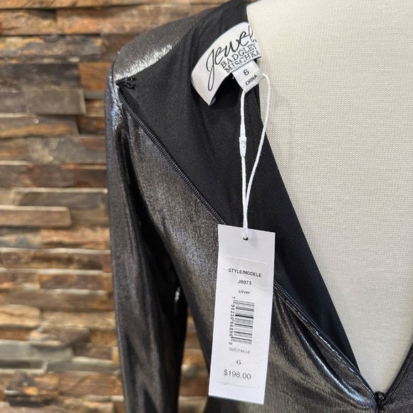 Jewel BADGLEY MISCHKA Silver Metallic Ruched Gown with High Slit Size 6 - Picture 9 of 9